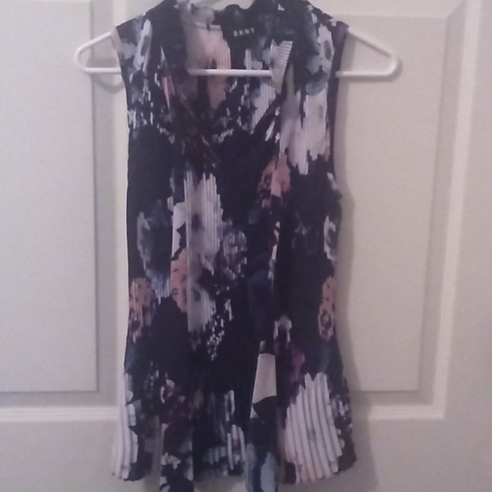 DKNY top